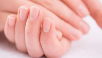 爪が割れる・二枚爪の原因と対策｜丈夫で美しい爪のネイルケア方法