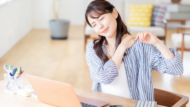 在宅ワークの長時間座りっぱなしを解消！身体に負担をかけない姿勢と座り方
