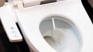 トイレの温水洗浄便座は、どこをどのように掃除すれば良いでしょうか？