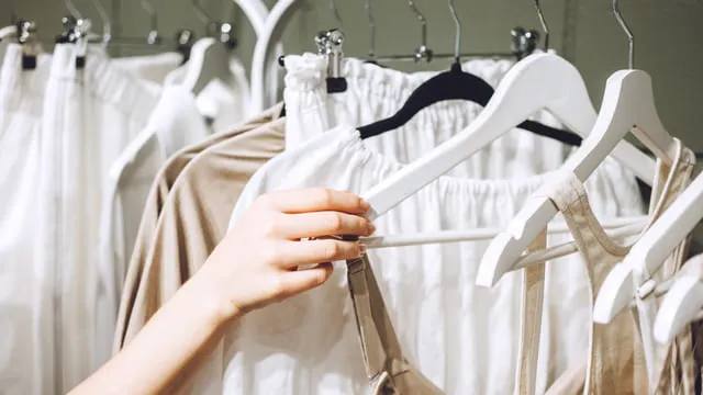 サステナブルファッションとは？服選びのコツと長く着る工夫